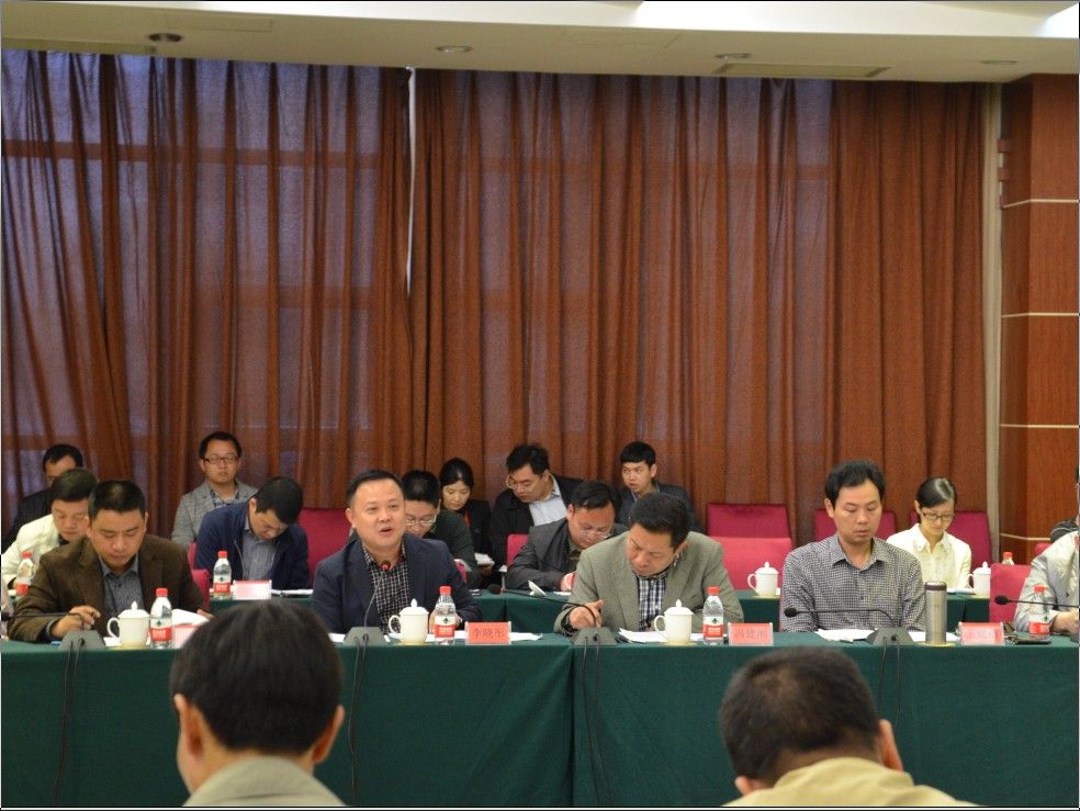 市国土局长何安国一行深入调研“两城”用地情况