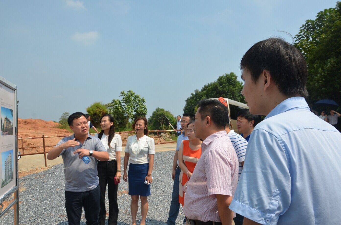 芦淞区委书记冯建湘带队现场指导航空休闲谷项目