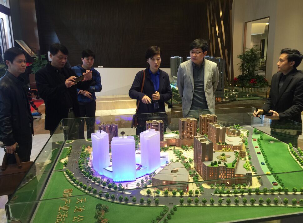广州韩国人服装协会黄舜泳会长一行来考察芦淞服饰产业