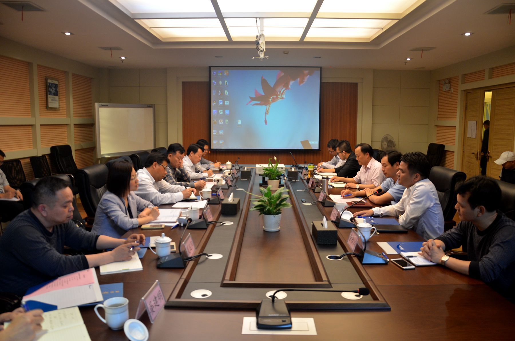 中国能建湖南火电建设公司来新芦淞集团洽谈合作