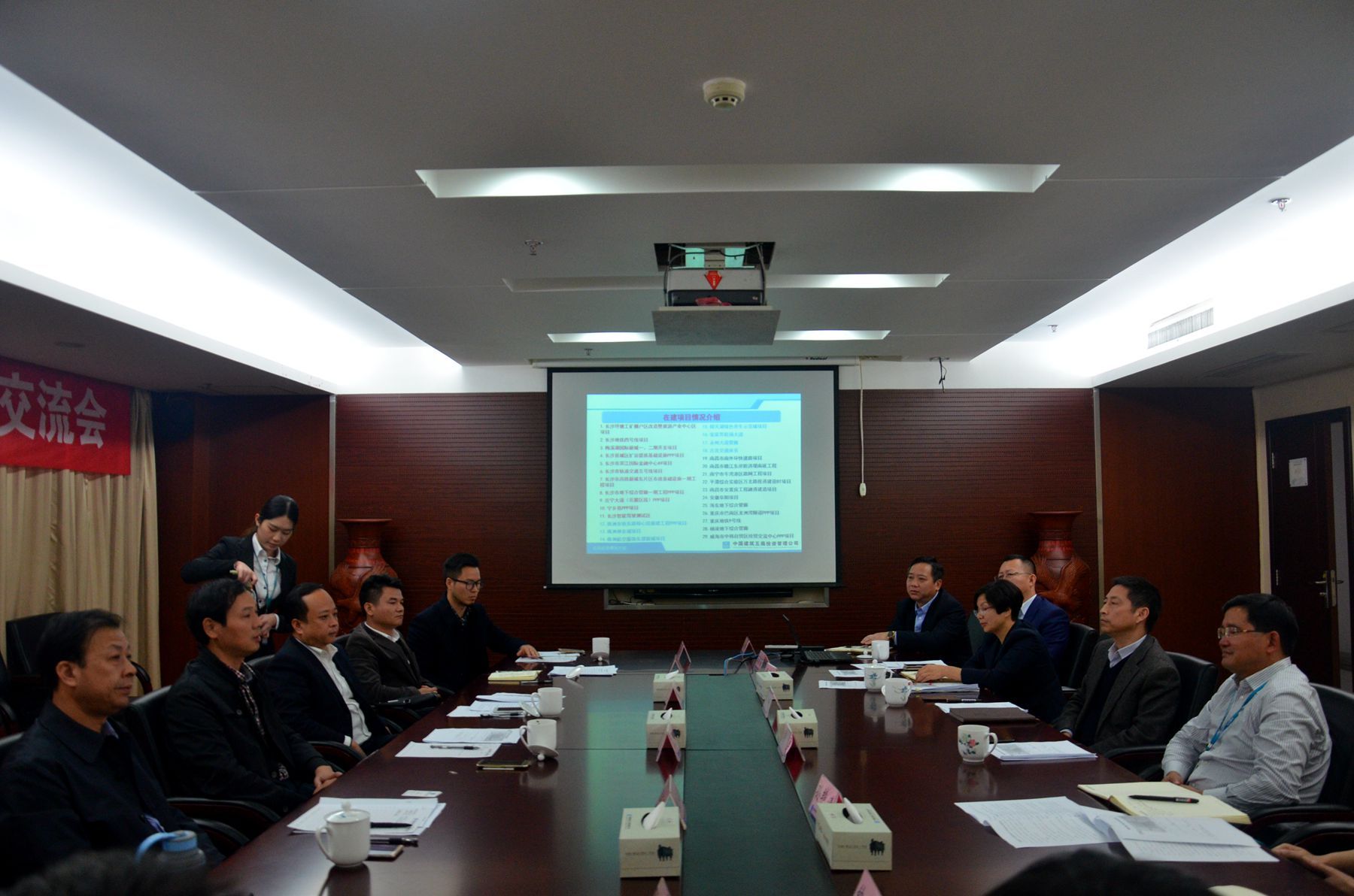 王建勇书记、杨晓江区长带队赴中建五局合作交流